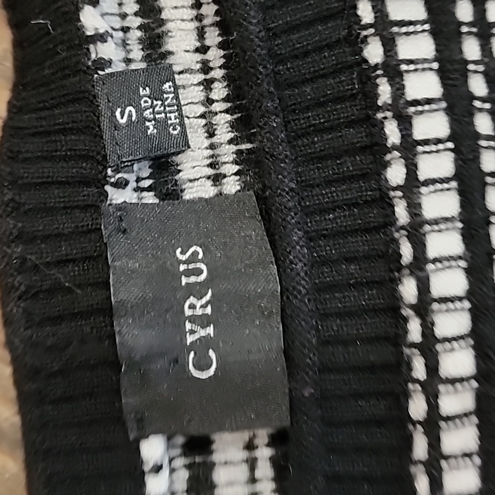 Cyrus Sweater - Picture 4 of 4